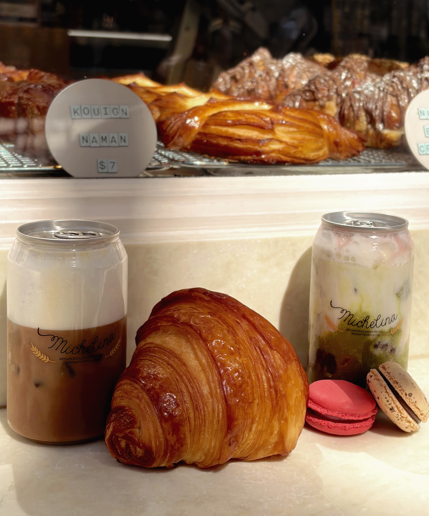 A morning at Michelina, with fresh pastries and a customer at the counter.